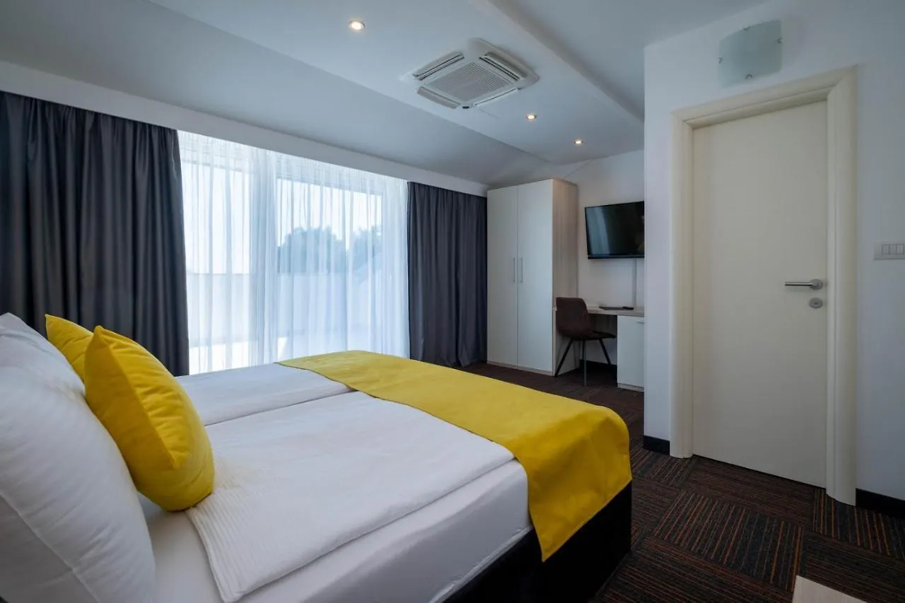 Hotel Bor Krk Town
